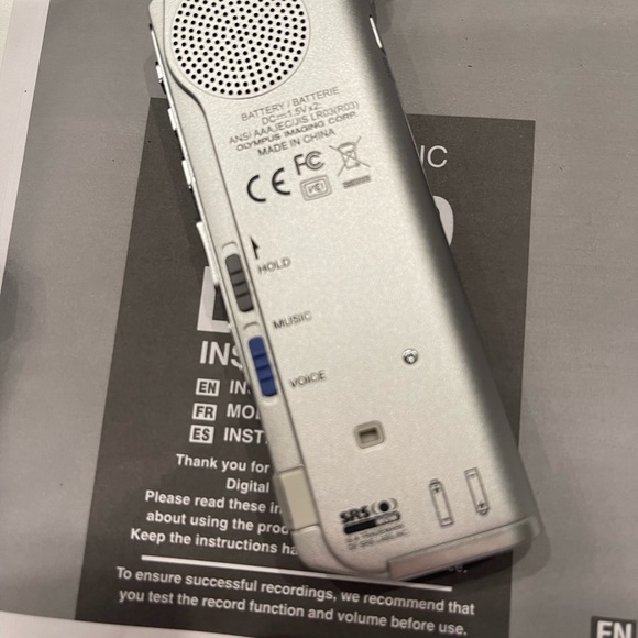 Olympus DM 20 Digital Voice Recorder Dictaphone MP3/WMA Music Playback 128 MB - Picture 6 of 16